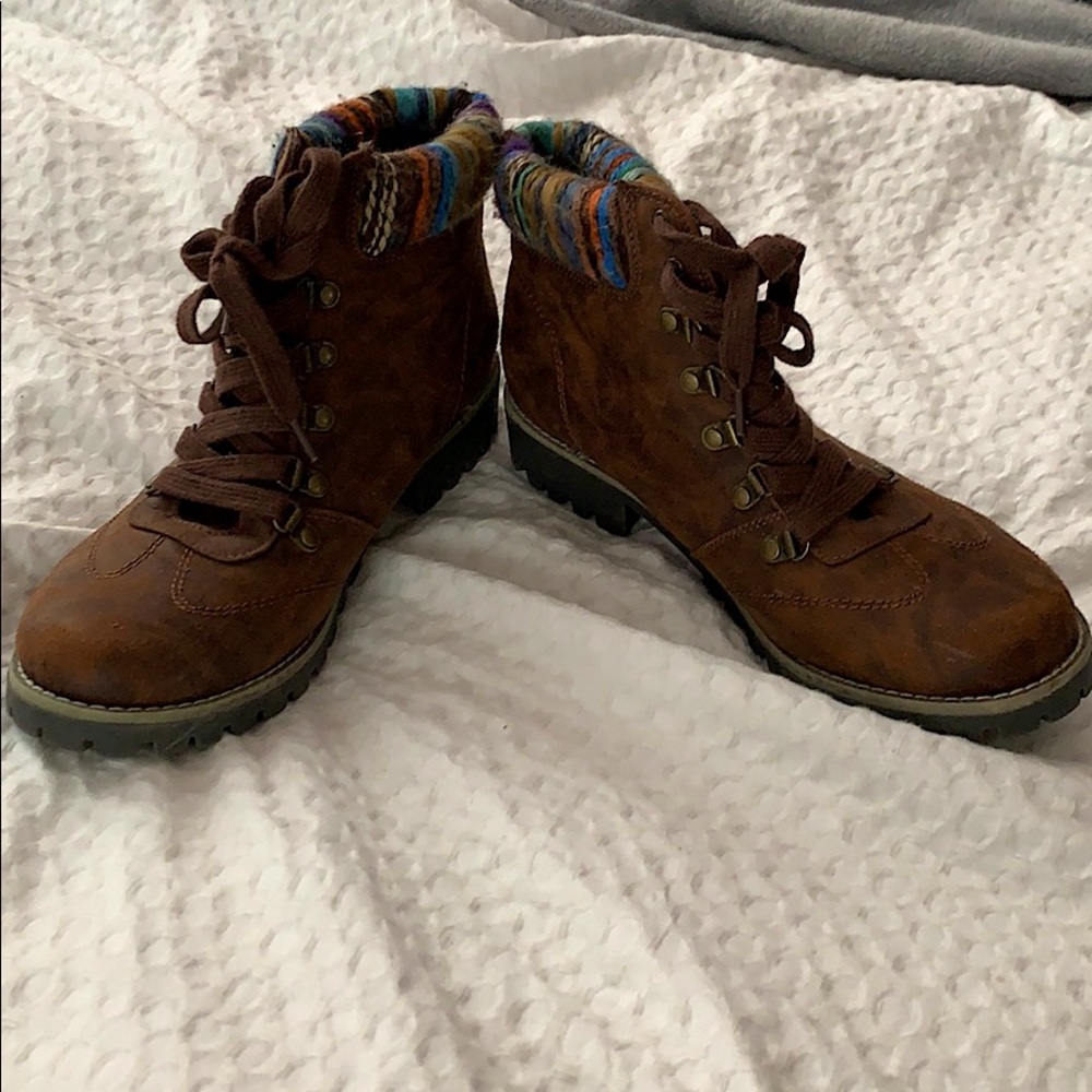 Boots - Picture 3 of 3